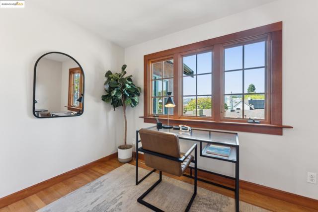 817 Curtis St, Albany CA: https://media.crmls.org/mediaz/81c808d0-1cb2-4bc4-b5d4-76db971b642d.jpg