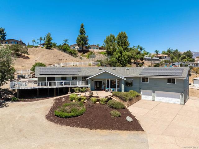 9844 Lorraine Ridge Trail, El Cajon CA: https://media.crmls.org/mediaz/81c80e57-7fc0-4297-a4b4-150e87c0f624.jpg