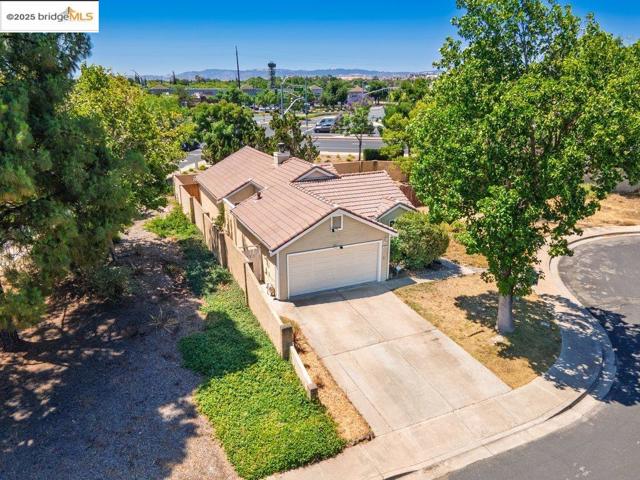 1927 Babbe St, Oakley CA: https://media.crmls.org/mediaz/81c8381f-a43e-4602-b53e-5ff341a94826.jpg