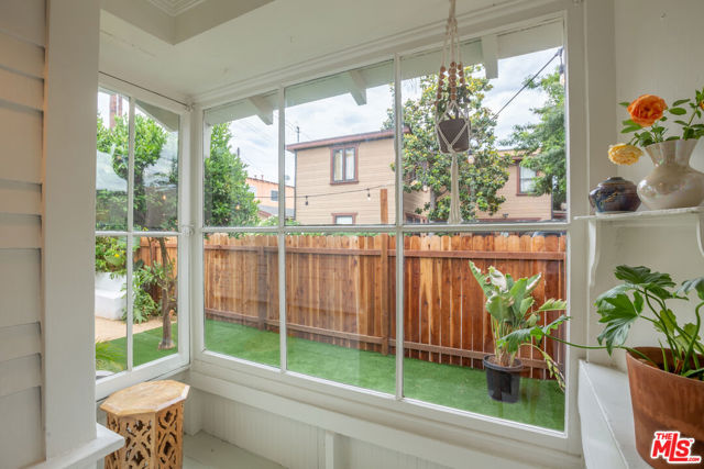 732 N Toledo Walk, Long Beach CA: https://media.crmls.org/mediaz/81c87a1f-c41f-447c-bae4-276d9ad5652b.jpg