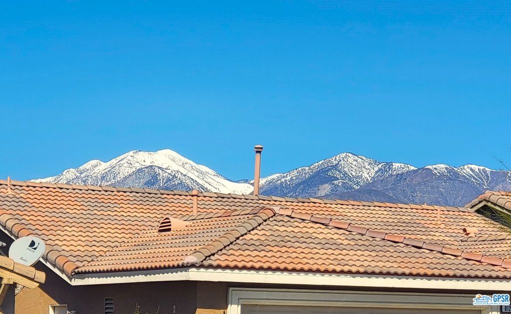 https://media.crmls.org/mediaz/81c8a51c-f5d6-4b87-a127-19ce441aeb39.jpg?preset=X-Large