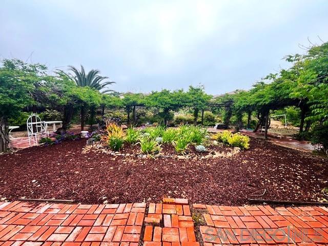 16731 Callado Ct, San Diego CA: https://media.crmls.org/mediaz/81c8e700-cf74-451c-9b16-6ffb9cae8584.jpg