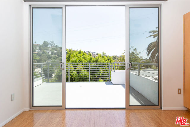 3907 De Longpre Avenue, Los Angeles CA: https://media.crmls.org/mediaz/81c94c35-0d74-43a3-8eb3-fce8413b9170.jpg