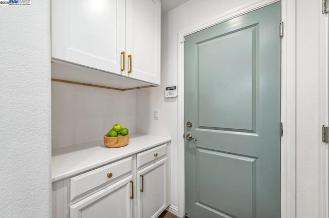 4338 Healdsburg Way, Dublin CA: https://media.crmls.org/mediaz/81c9b023-1f47-4572-9ac5-0e1acc20c63b.jpg