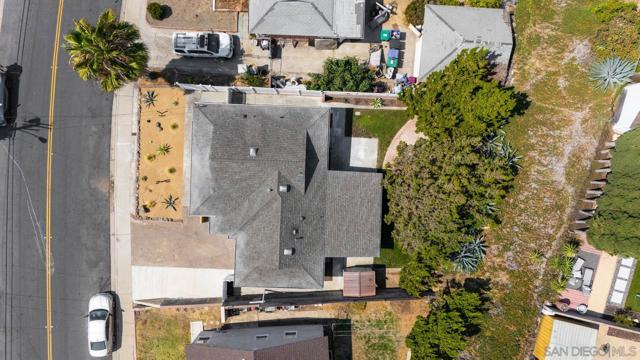 1663 Parrot St, San Diego CA: https://media.crmls.org/mediaz/81c9f8de-4895-488f-8079-cbd7f623556f.jpg