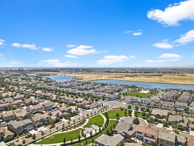 1737 Cranbrook Court, Lathrop CA: https://media.crmls.org/mediaz/81ca1657-9f69-45e6-8355-06a58b67daf4.jpg
