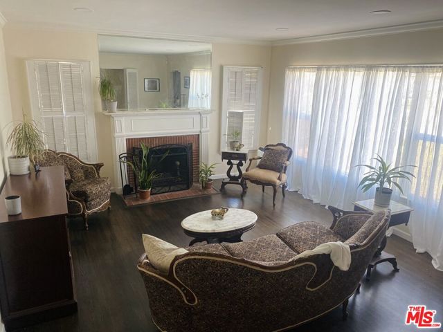 9116 S 5th Avenue, Inglewood CA: https://media.crmls.org/mediaz/81cab6b6-4ceb-46ce-913f-34c10e6e6322.jpg