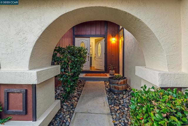 277 Holiday Hills Dr, Martinez CA: https://media.crmls.org/mediaz/81cad010-7ed5-4616-bc38-41fe90d82f31.jpg