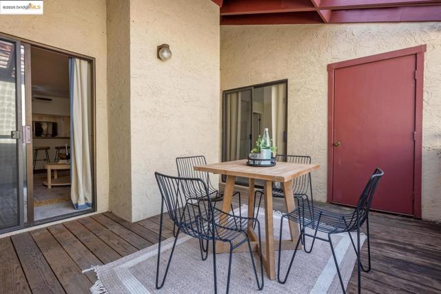 1391 Monument BLVD, Concord CA: https://media.crmls.org/mediaz/81cafb4c-5f7c-4650-b2aa-31d937cd7c45.jpg