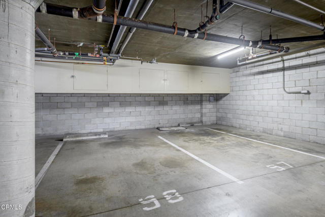125 W Mountain Street, Glendale CA: https://media.crmls.org/mediaz/81cb1138-2a22-4ced-a089-d16cc019919a.jpg