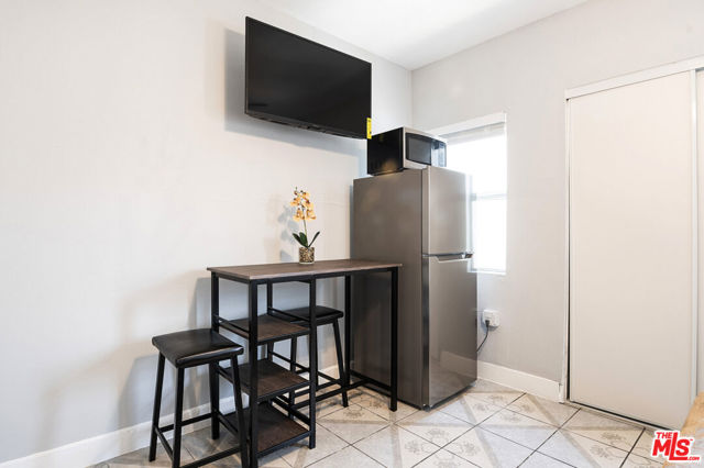 930 Fraser Avenue, Los Angeles CA: https://media.crmls.org/mediaz/81cb3ff3-a425-4390-a484-9549a045708d.jpg