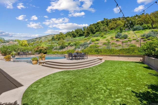 2776 Vistamonte Glen, Escondido CA: https://media.crmls.org/mediaz/81cc581f-7b61-4367-91e0-0596efcbb5d0.jpg