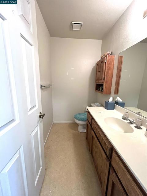 1170 Mills Place, Oakley CA: https://media.crmls.org/mediaz/81cca14e-0579-4be4-bc3d-fa6633b7baa3.jpg