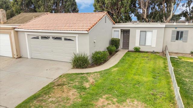 1631 Cherokee Drive, Salinas CA: https://media.crmls.org/mediaz/81ccef8d-747b-4ad7-a1e8-b27dd063f574.jpg