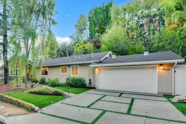17032 Cotter Place, Encino CA: https://media.crmls.org/mediaz/81cdf618-1a62-4cf3-947f-f8a76e5e4abc.jpg