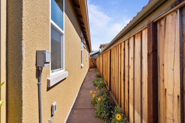 2008 White Oak Drive, Hollister CA: https://media.crmls.org/mediaz/81ce7d78-c5d3-421a-bd8b-11013755821f.jpg