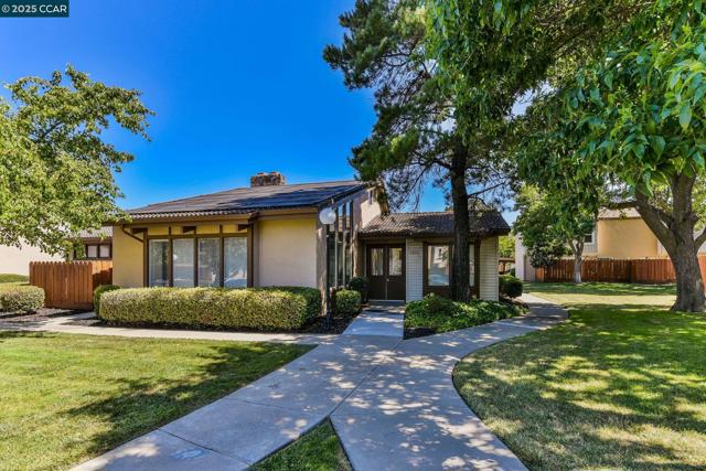 1435 Bel Air Dr, Concord CA: https://media.crmls.org/mediaz/81cf7860-187f-4f1e-bddd-677a7d8db0db.jpg