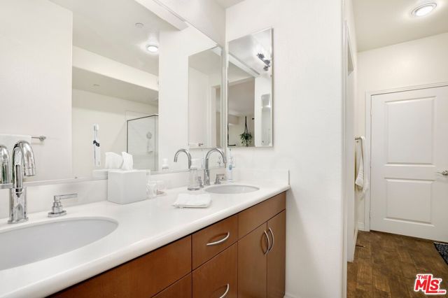 7100 Playa Vista Drive, Playa Vista CA: https://media.crmls.org/mediaz/81d0e2e1-675c-4bea-bdc4-c24cd704545b.jpg