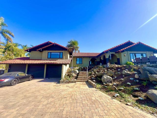 2073 Elevado Rd, Vista CA: https://media.crmls.org/mediaz/81d12658-68d9-4f31-a816-92ba5ff3b7b2.jpg