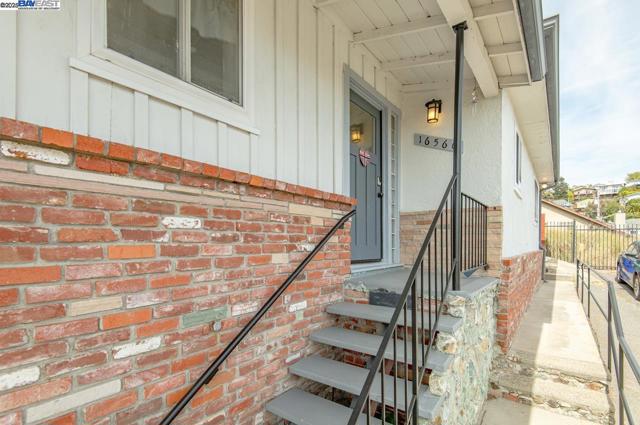 16560 Russell Ct, San Leandro CA: https://media.crmls.org/mediaz/81d2430e-8f0d-49a3-92f4-7249ce40aca3.jpg