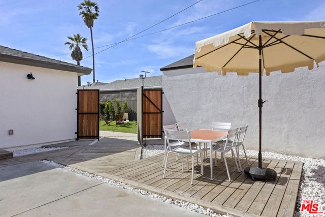 3908 Bentley Avenue, Culver City CA: https://media.crmls.org/mediaz/81d24e50-fa11-4b05-aae4-dceda0e64fb9.jpg