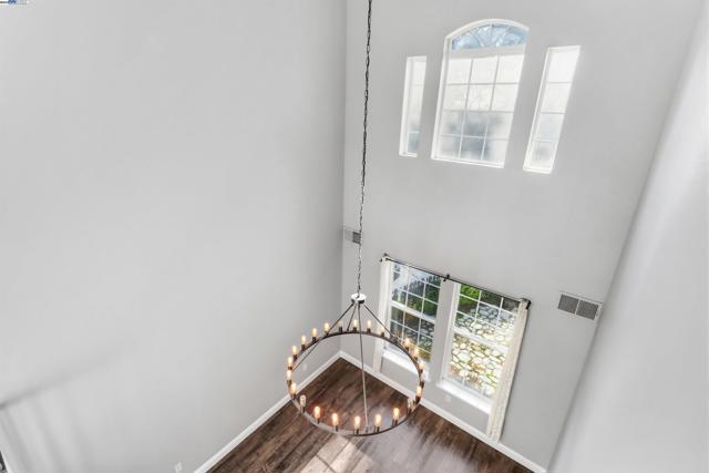 5512 Sagehen Ct, Loomis CA: https://media.crmls.org/mediaz/81d3a7d9-d40c-44ae-805f-7b0e19f96261.jpg