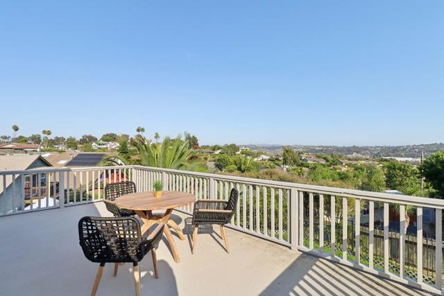 1895 Laurel Road, Oceanside CA: https://media.crmls.org/mediaz/81d3cf9f-bba9-4822-ba11-c1483c39f1eb.jpg