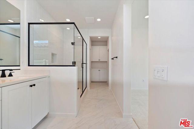 28903 Terrane Court, Santa Clarita CA: https://media.crmls.org/mediaz/81d4c855-4ee2-4549-8099-a924bc9caa6d.jpg