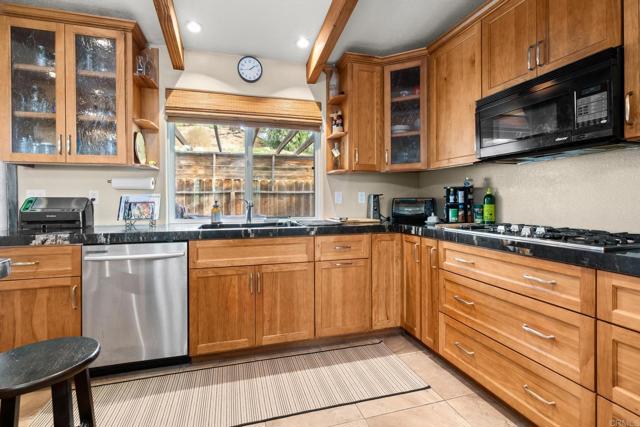 Detail Gallery Image 7 of 26 For 8321 Sheila St, El Cajon,  CA 92021 - 3 Beds | 2 Baths