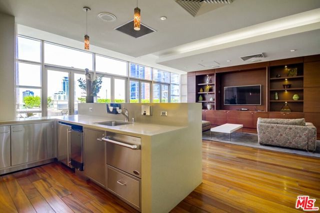 1155 S Grand Avenue, Los Angeles CA: https://media.crmls.org/mediaz/81d5960c-37c9-4f98-a041-63c5eef13bbb.jpg