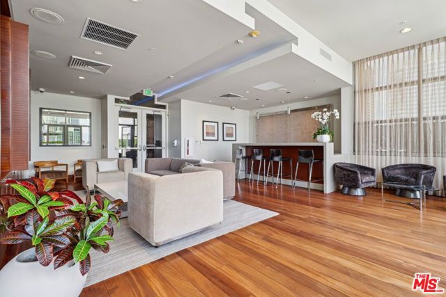 1155 S Grand Avenue, Los Angeles CA: https://media.crmls.org/mediaz/81d66706-d28e-45e3-b395-3bd0f4677d36.jpg