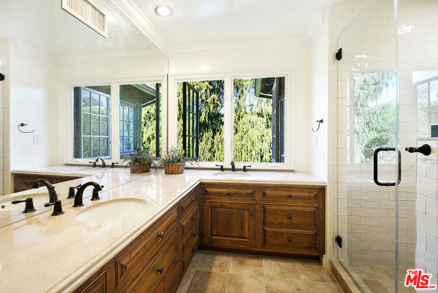 130 S LAYTON Drive, Los Angeles CA: https://media.crmls.org/mediaz/81d681aa-d036-49d3-af2d-e623a611d8b3.jpg