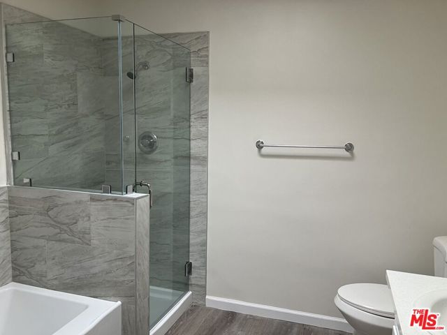 7521 Hampton Avenue, West Hollywood CA: https://media.crmls.org/mediaz/81d6bc33-4d65-4a9d-ac33-8f69d108dfc1.jpg