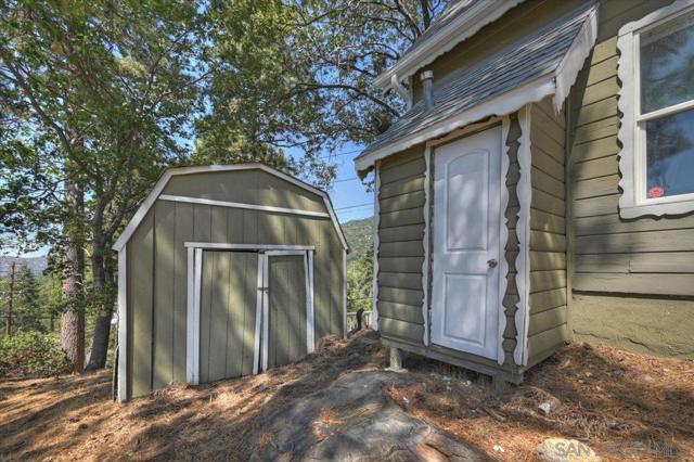 710 Arosa, Crestline, CA 92325