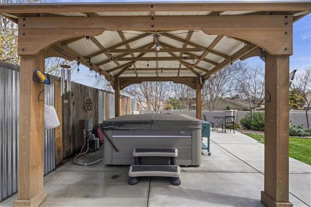 1980 Ponderosa Court, Hollister CA: https://media.crmls.org/mediaz/81d75bfb-8ee0-48ed-88d8-760e9220a757.jpg