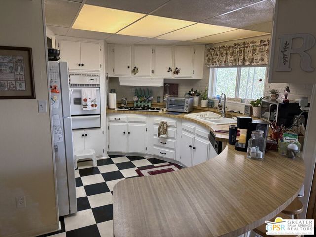 15500 Bubbling Wells Road, Desert Hot Springs CA: https://media.crmls.org/mediaz/81d79523-df83-47af-b062-c4bcfac48fd8.jpg