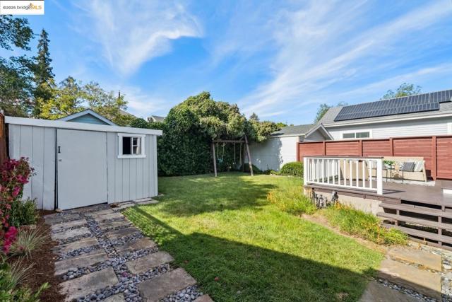 5490 Kales AVE, Oakland CA: https://media.crmls.org/mediaz/81d824f7-bcd8-4406-b780-da585e8eff20.jpg