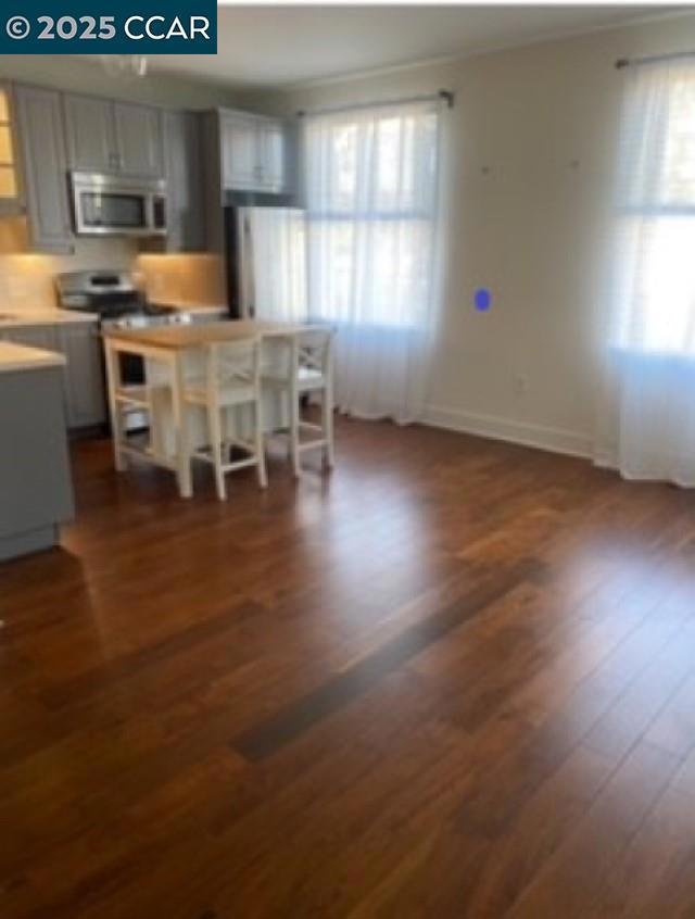 4395 Piedmont Ave, Oakland CA: https://media.crmls.org/mediaz/81d86ed5-ddce-4ff3-86d0-b458911c34a8.jpg