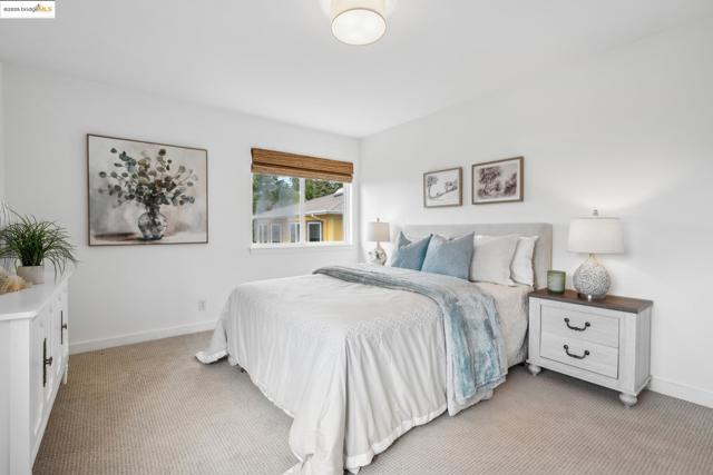 6951 Chambers Dr, Oakland CA: https://media.crmls.org/mediaz/81d8bf3c-6a81-4a62-bba1-2eacb27dca16.jpg