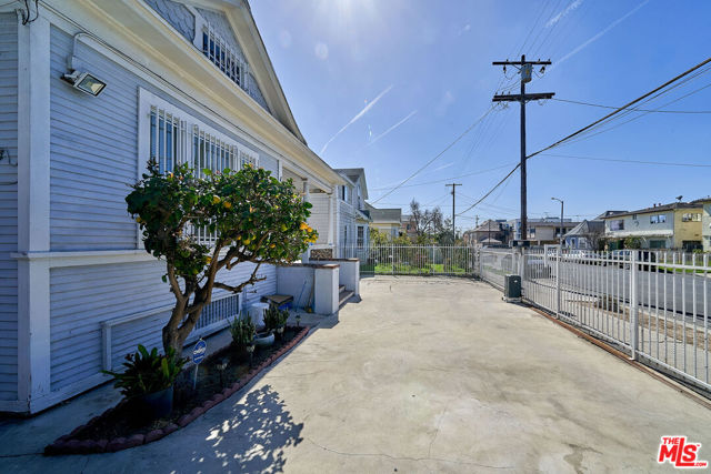 1224 Dewey Avenue, Los Angeles CA: https://media.crmls.org/mediaz/81d901b1-f050-45bc-b725-a6a701b252cb.jpg
