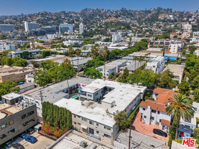 8220 Norton Avenue, West Hollywood CA: https://media.crmls.org/mediaz/81d90819-c70b-4d24-b66f-63ff5d9b5307.jpg