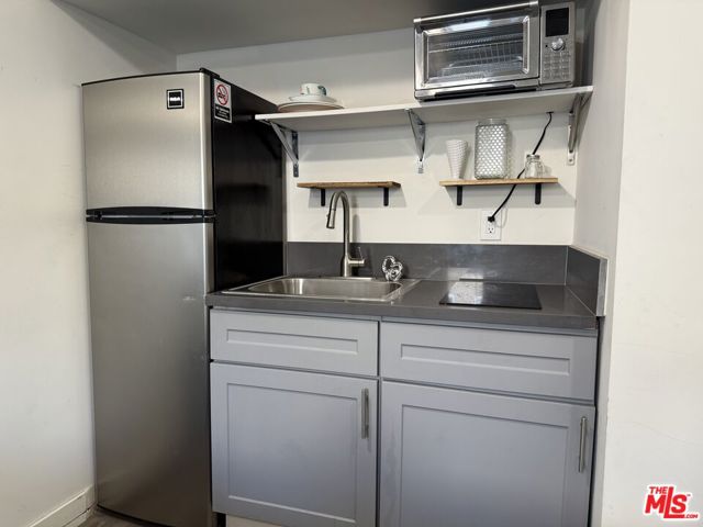 2627 Somerset Drive, Los Angeles CA: https://media.crmls.org/mediaz/81d925be-74df-4d1f-9d4d-f22ee78942c0.jpg