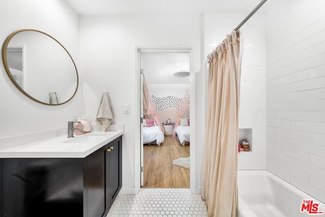 3443 Mandeville Canyon Road, Los Angeles CA: https://media.crmls.org/mediaz/81d93178-9772-441a-9810-076050b382b8.jpg