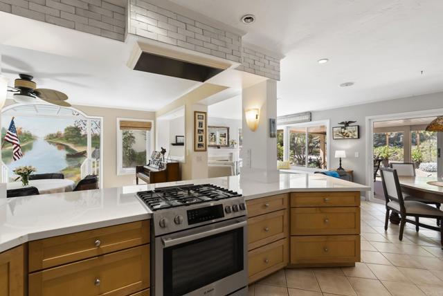 Detail Gallery Image 15 of 47 For 4989 Corte Playa Encino, San Diego,  CA 92124 - 4 Beds | 2/1 Baths