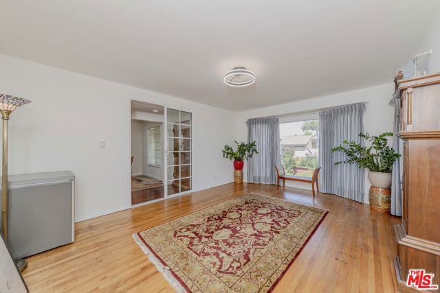 11210 Mcdonald Street, Culver City CA: https://media.crmls.org/mediaz/81d9fd48-6d7e-480f-be61-1a74a3aecfd8.jpg