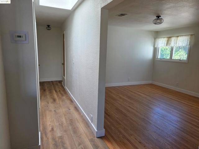4990 Hames Dr, Concord CA: https://media.crmls.org/mediaz/81da1103-3a42-43bc-b30b-571b577b12b9.jpg