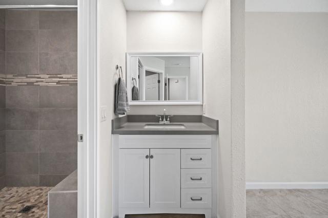 Image 13 of 25 For 78650 Avenue 42  1005