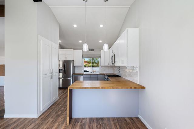 76761 Kentucky Avenue, Palm Desert CA: https://media.crmls.org/mediaz/81da95f7-cb1d-4860-8e15-c39870f4fe38.jpg