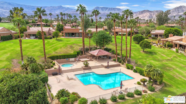 73283 Phoebe Court, Palm Desert CA: https://media.crmls.org/mediaz/81daf29c-1a9f-4892-9722-605cee035931.jpg