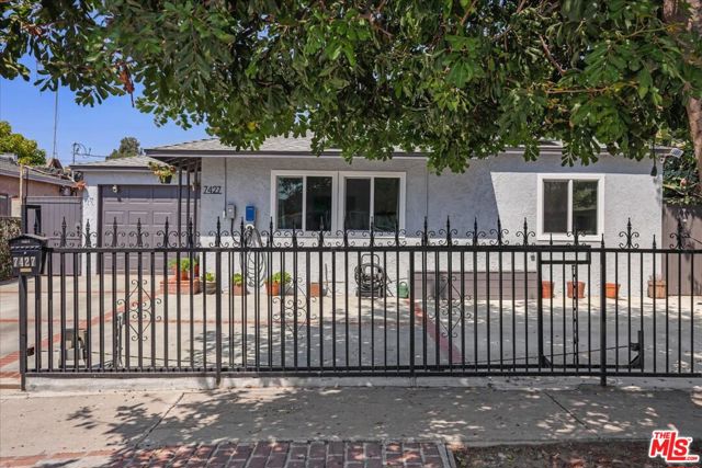 7427 Cleon Avenue, Sun Valley CA: https://media.crmls.org/mediaz/81dbe8e7-2fd9-46c6-ad70-1267937a0e43.jpg